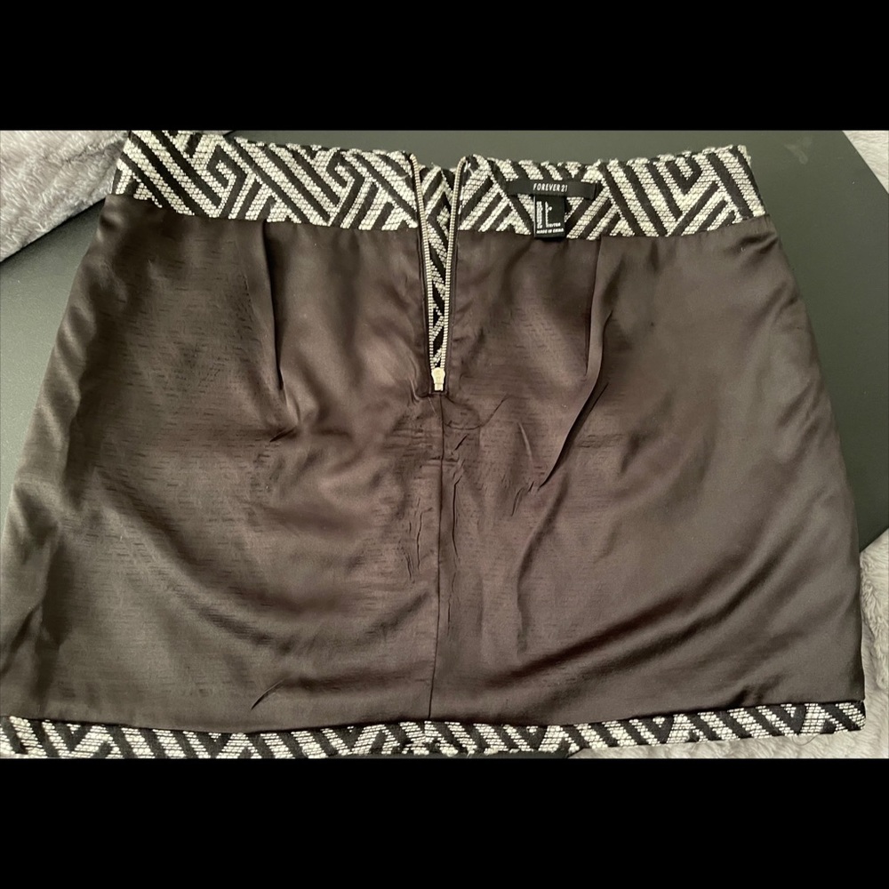 🚨SOLD🚨 Forever 21 Black Mini Skirt Size L - Picture 6 of 9